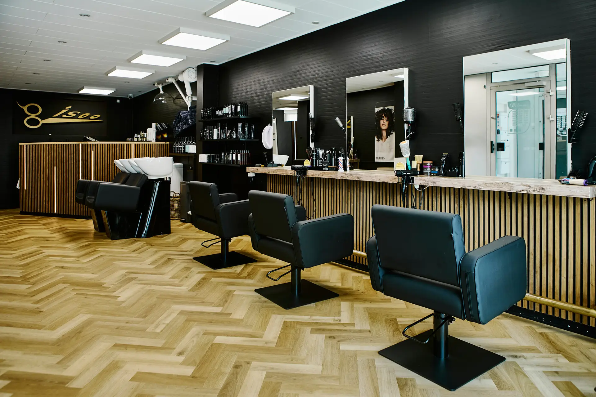 Isoo Frisør & Barber salon i Randers